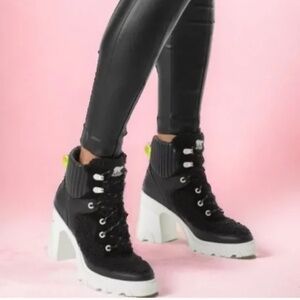 NWT Sorel Brex Heel Cozy Lace Booties in Black/Sea Salt Platform Chunky